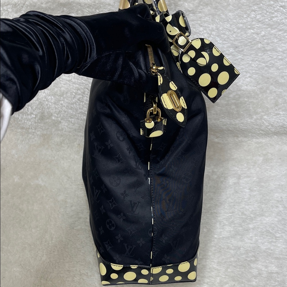 Louis Vuitton x Yayoi Kusama Nylon Monogram Lockit MM Limited Edition Tote Bag - Picture 10 of 16